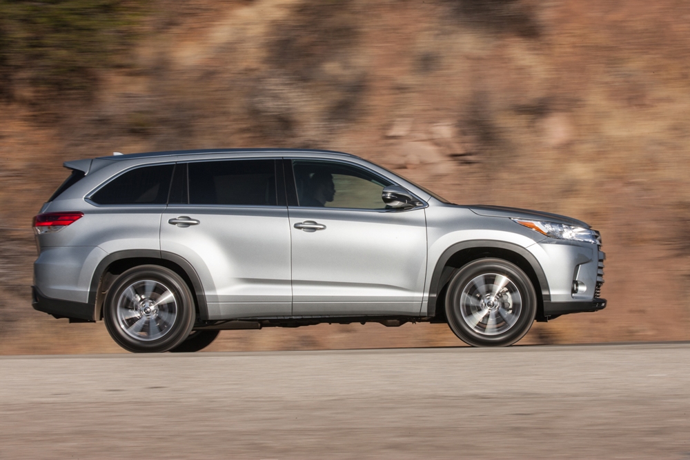 2017 Toyota Highlander Helps Millennials Cross Over Into Luxury Territory